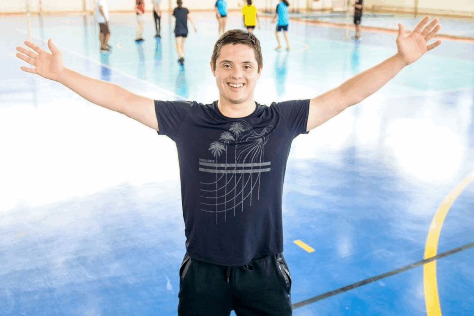 João Vitor de Paiva, primeiro aluno com síndrome de Down de universidade em Goiânia se forma em Educação Física