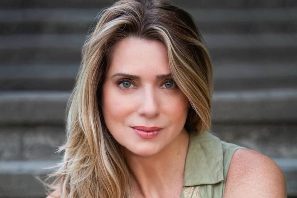 Leticia Spiller aparece de biquíni e pose surpreende internautas; veja Atriz está no ar em “Coração Acelerado”