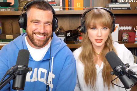 Taylor Swift anuncia noivado com o jogador Travis Kelce; veja fotos Pombinhos aparecem juntos em um jardim e Taylor exibe o anel em um clique
