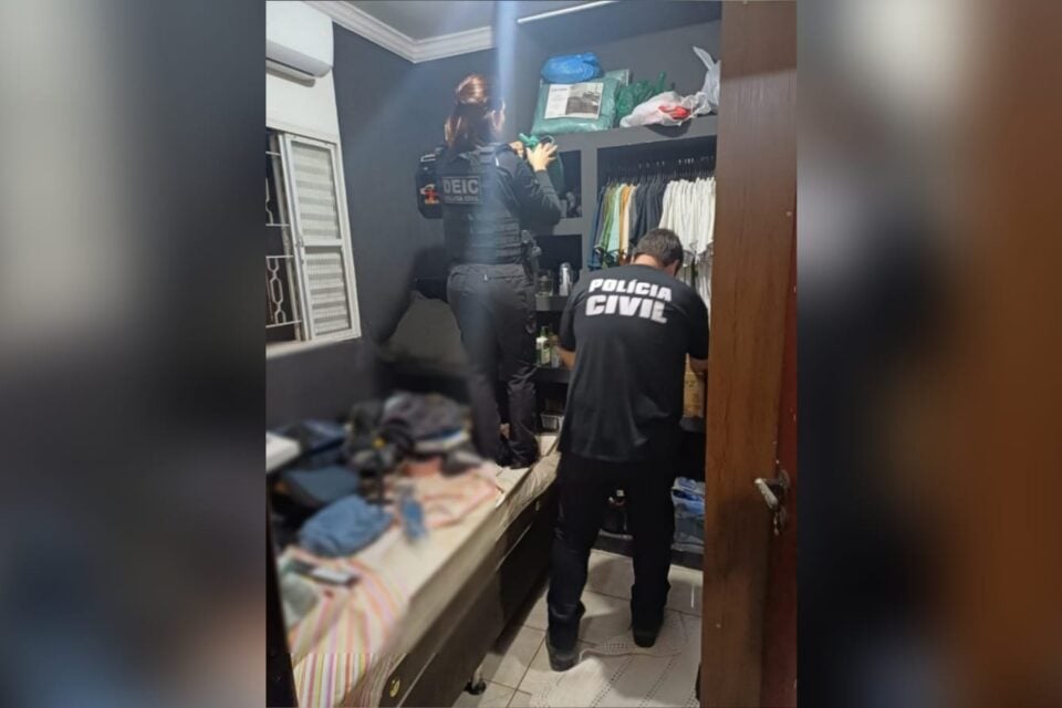 Imagens do momento do cumprimento de mandado