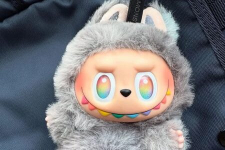 Labubu terá versão mini para celular; saiba detalhes Empresa promete lançar nova versão do bicho de pelúcia ainda nesta semana