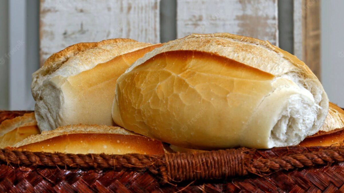 Adolescente tenta matar a mãe com pão envenenado por raticida na Bahia Menina de 15 anos colocou o veneno em pães que a mãe comeria