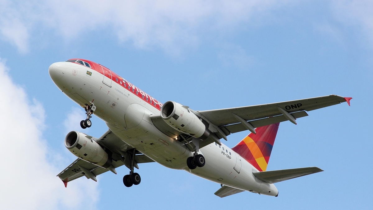 Juiz manda companhia aérea pagar R$ 30 mil a casa goiano por atraso em voo internacional