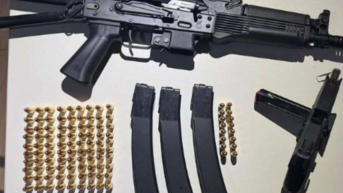 Homem é preso com arsenal de armas após ameaçar a ex-mulher, em Souzalândia