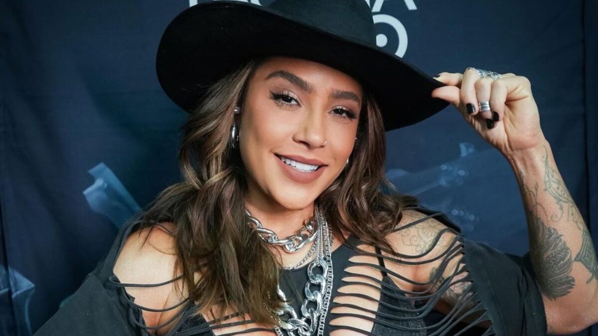 Pouso de emergência de avião com Lauana Prado foi realizado após porta da aeronave abrir durante voo Piloto decidiu pousar em Goiânia