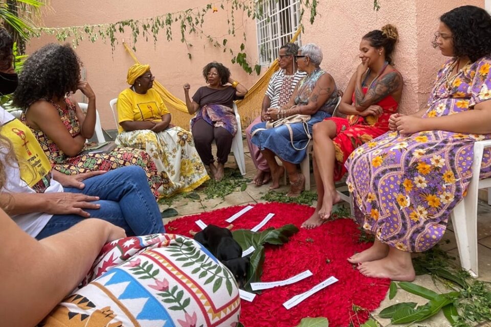 Mulheres negras e periféricas de Goiânia se reúnem por autocuidado e experiências