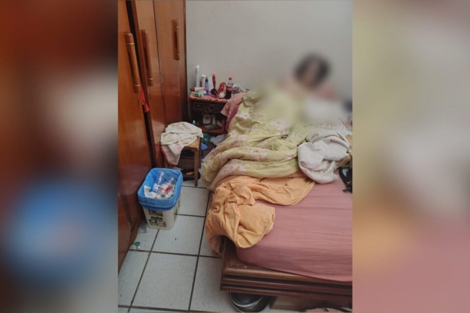 Imagem da idosa no momento do resgate