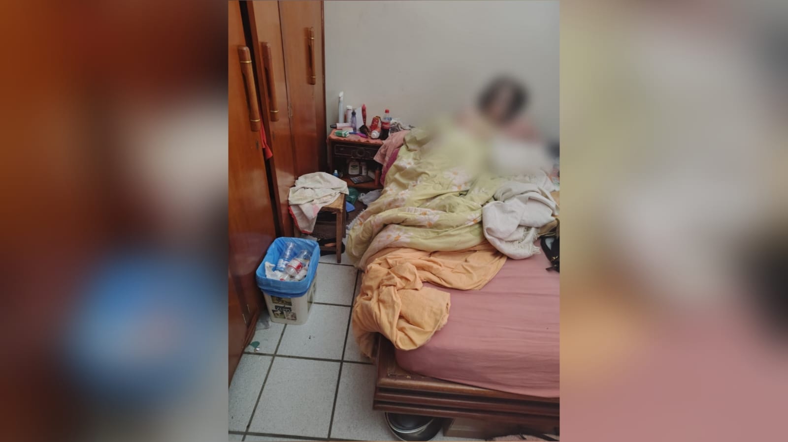 Imagem da idosa no momento do resgate