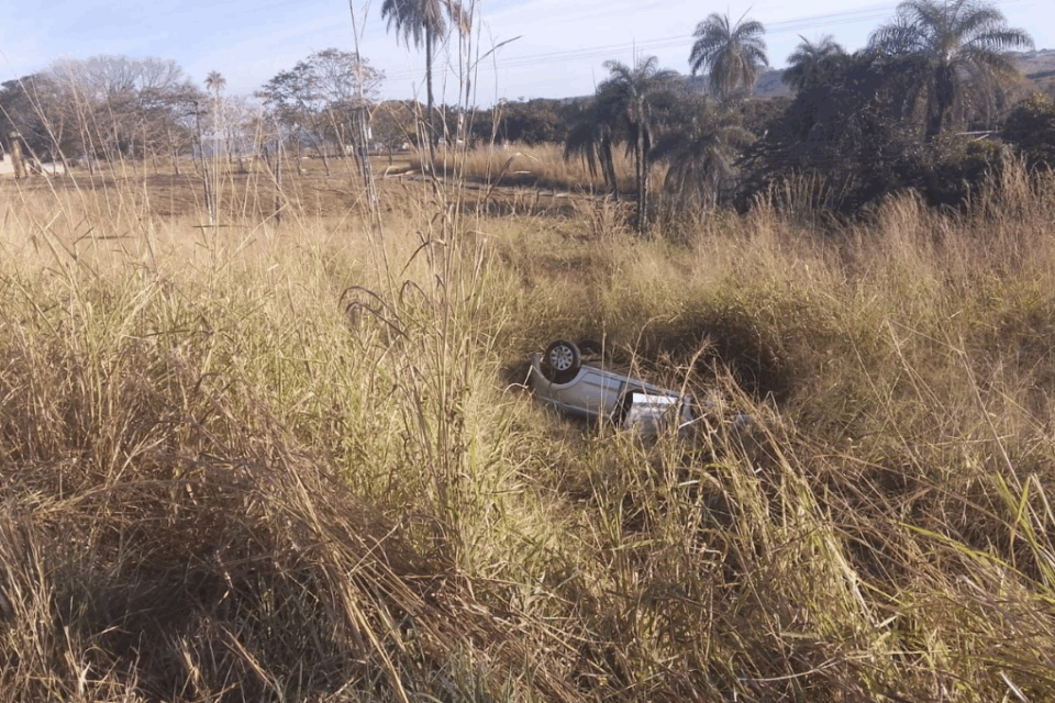 Motorista fica ferida após capotamento na BR-020 em Planaltina