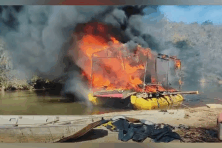 Batalhão Ambiental explodiu balsa utilizada para garimpo ilegal (Foto: Reprodução)