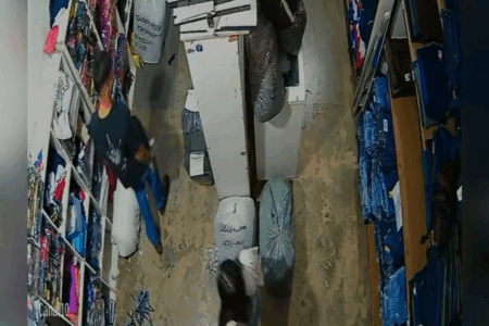 Câmeras de seguranças registraram a ação do gerente (Foto: Reprodução)