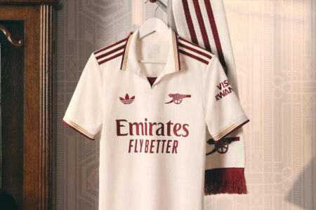 Arsenal lança camisa nova em homenagem ao antigo estádio
