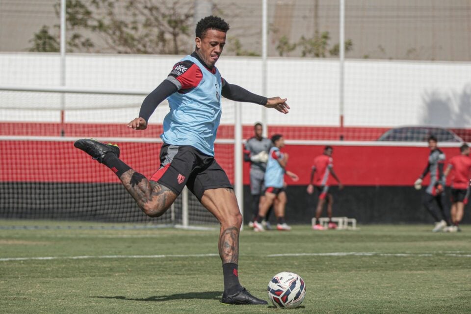 Luizão irá retornar ao time titular do Atlético Goianiense após cumprir suspensão