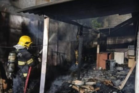 Mulher é presa após incendiar casa do ex em Rio Verde; Homem sofreu queimaduras graves e uma pessoa morreu carbonizada