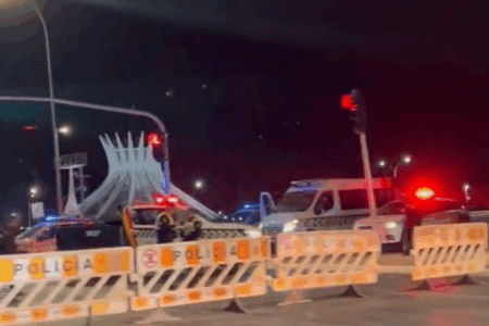 Imagem das barreiras impedindo a manifestação de chegar até a Esplanada