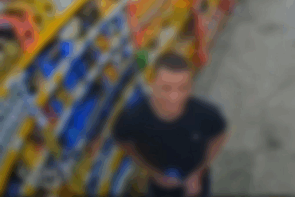 Homem suspeito de furtar chocolates e revelar ponto de tráfico (Foto: Reprodução)