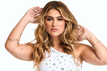 Quem é Duda Bertelli, cantora sertaneja vista com Zé Felipe em moto