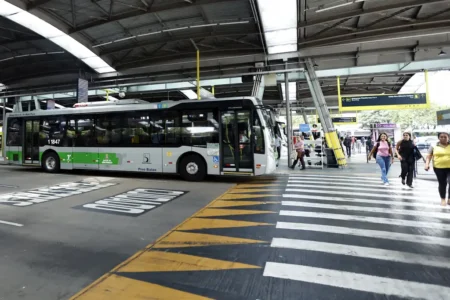 Motorista de ônibus mata passageiro a facadas em São Paulo SPTrans diz repudiar violência e afirma que ajudará na investigação