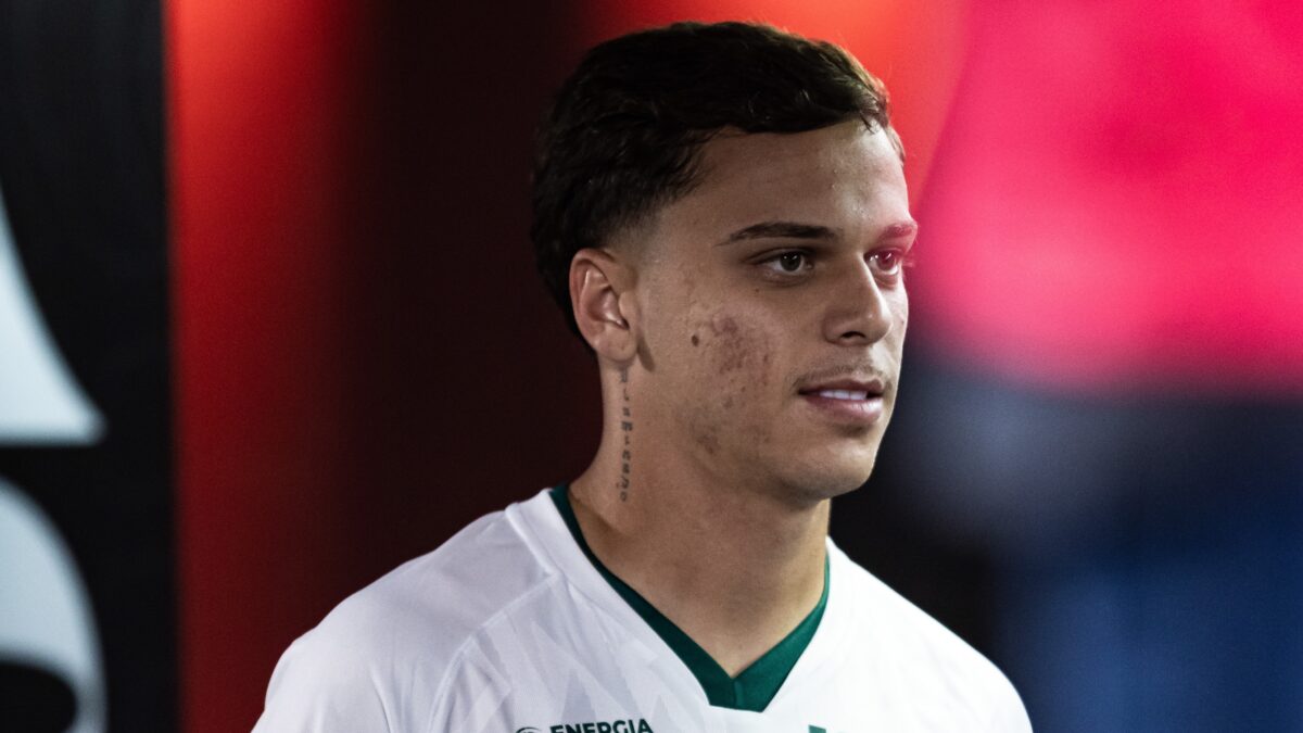 Vitinho, meia do Goiás