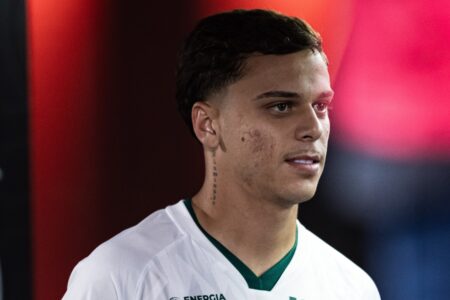 Vitinho, meia do Goiás