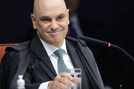Moraes pede para STF marcar julgamento de núcleo de desinformação da trama golpista Cristiano Zanin sessões destinadas aos próximos 7 réus