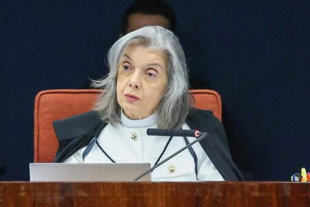 Cármen Lúcia vota e forma maioria por condenar Bolsonaro por tentativa de golpe