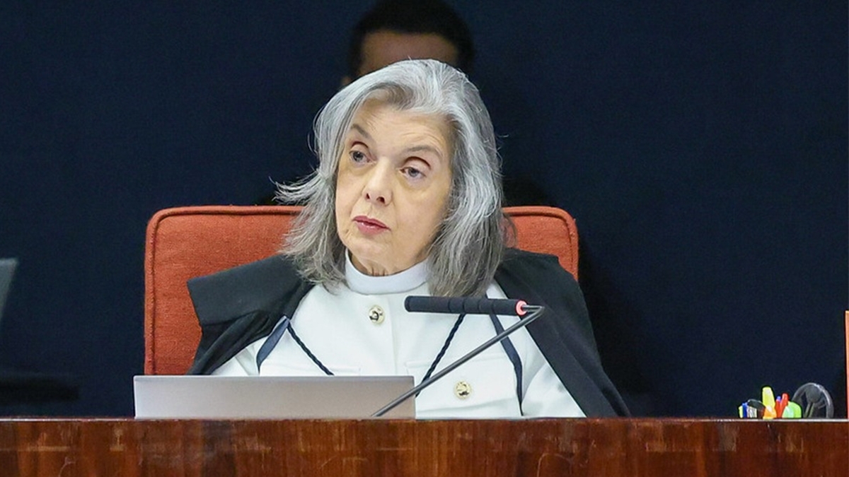 Cármen Lúcia vota e forma maioria por condenar Bolsonaro por tentativa de golpe
