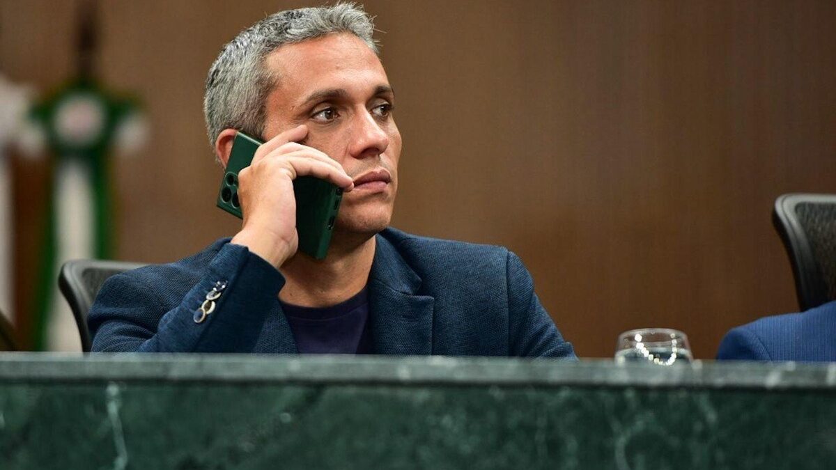 Câmara de Anápolis rejeita título de cidadania a Gustavo Gayer