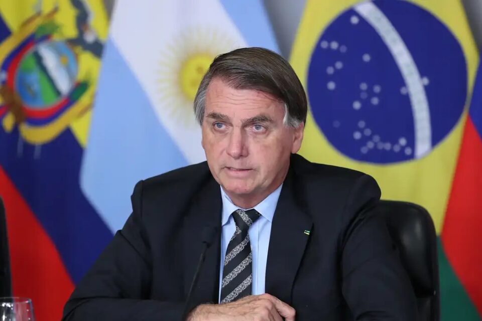 Anistia a Bolsonaro é rejeitada por 54% e aprovada por 39% proposta articulada no Congresso para livrar condenados do 8/1 e ex-presidente
