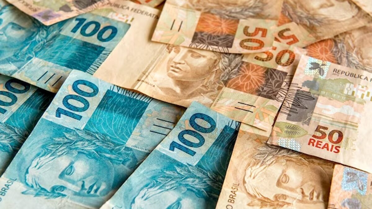 Câmara aprova projeto que proíbe descontos em benefícios do INSS investigação da PF que apontou irregularidades nos descontos