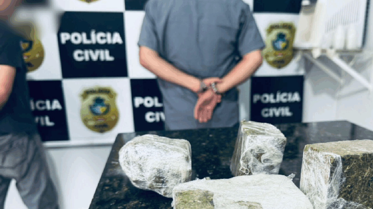 Motorista e passageiro são presos com drogas que seriam vendidas em festa de Hidrolândia