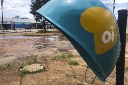 Oi pede desconto de 30% para pagar dívida com a Globo; veja o valor Briga começou quando a emissora acusou a Oi de interromper os repasses