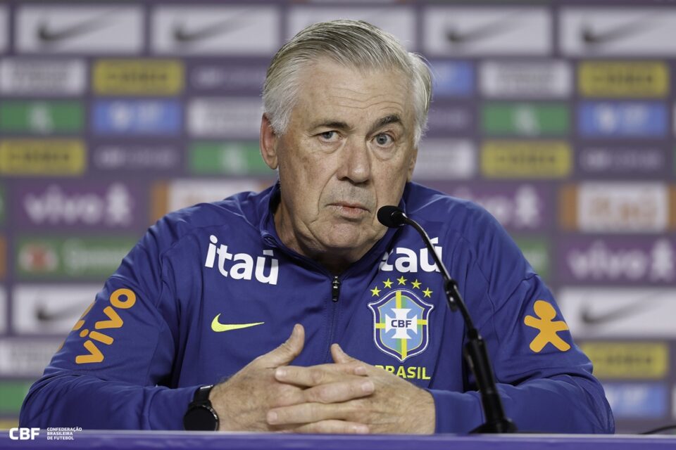 Carlo Ancelotti em entrevista coletiva na seleção
