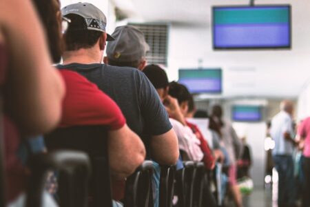 Araújo Jorge busca apoio para ampliar acesso à radioterapia em Goiás e reduzir filas de espera