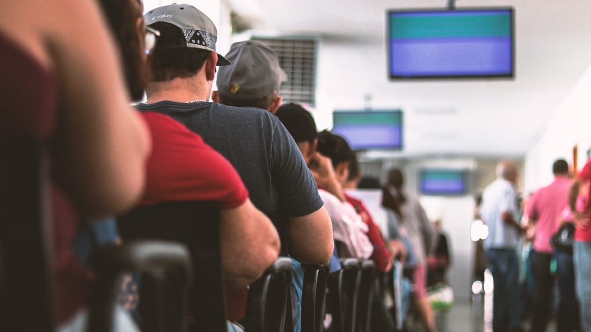 Araújo Jorge busca apoio para ampliar acesso à radioterapia em Goiás e reduzir filas de espera