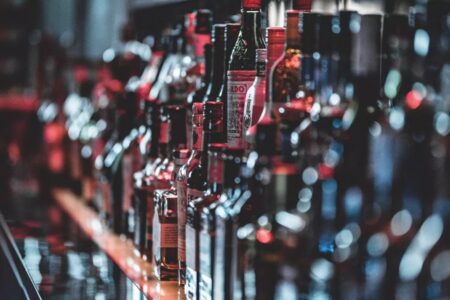 Goiás registra 5 casos suspeitos de intoxicação por metanol; 2 foram descartados