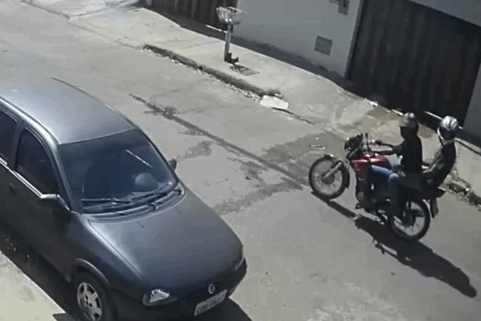 Trio é preso suspeito de furtar motocicleta em Aparecida