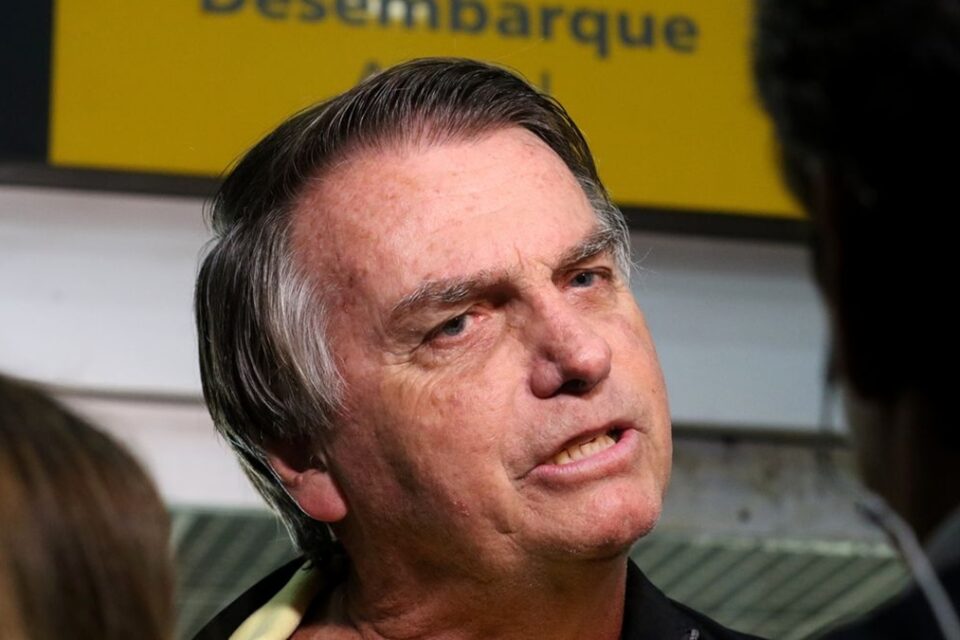 Prisão de Bolsonaro tem apoio de 50% e oposição de 43%