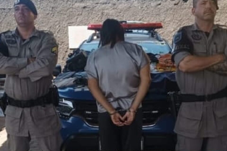 Mulher é presa após furtar mais de R$ 3 mil em roupas em shopping da Região da 44, em Goiânia