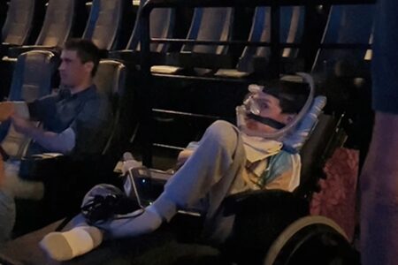 Diagnosticado com doença rara e progressiva, André volta ao cinema após anos