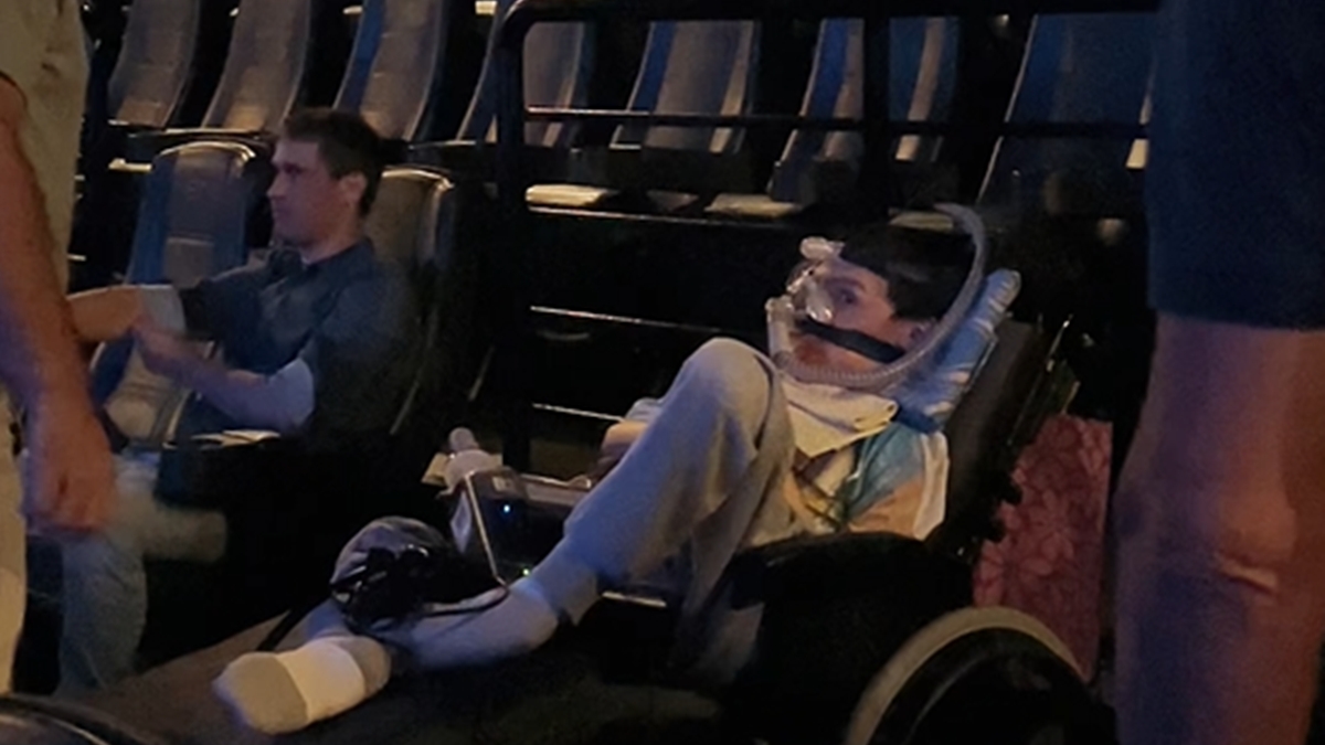 Diagnosticado com doença rara e progressiva, André volta ao cinema após anos