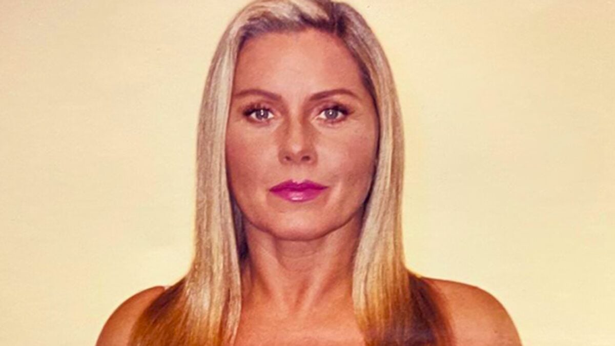 Vera Fischer relembra ensaio nu para a Playboy nas ruas de Paris; veja fotos "Abri o casaco e as pessoas os carros paravam", disse atriz