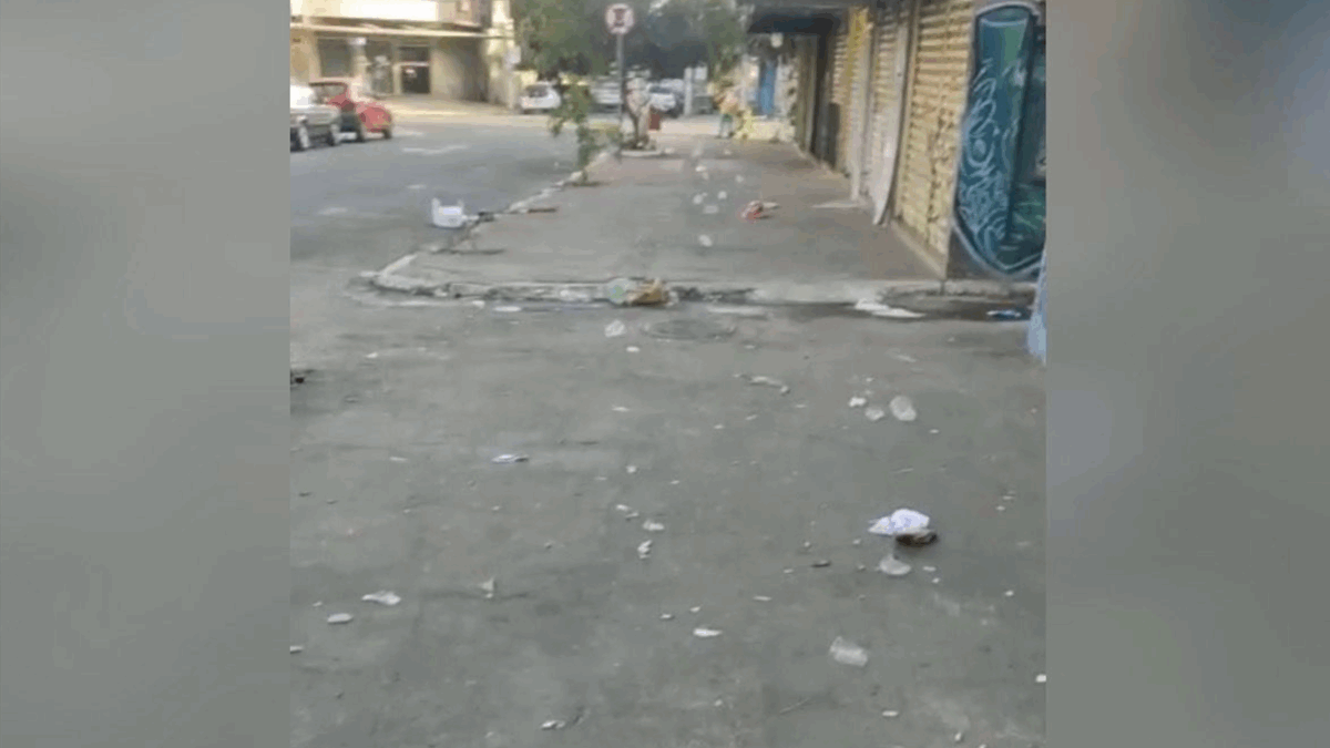 Lixo espalhado pelas ruas do centro de Goiânia incomodam comerciantes (Foto: Reprodução)