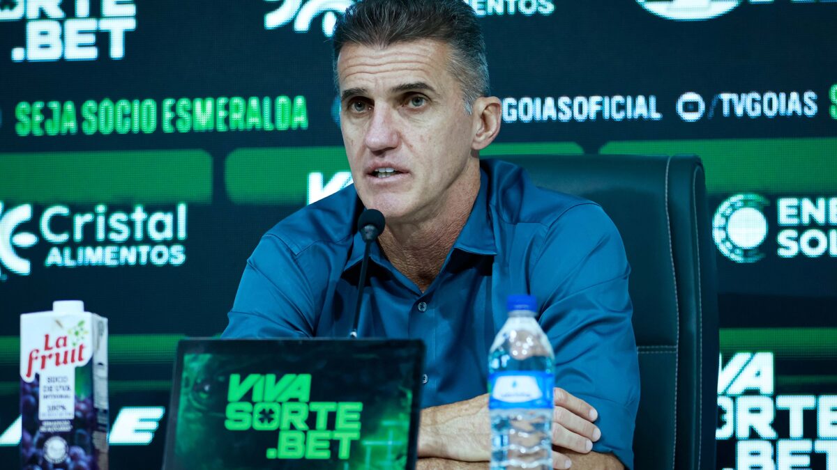 Vagner Mancini lamenta empate, mas projeta classico
