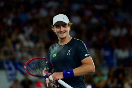 João Fonseca durante partida na Copa Davis