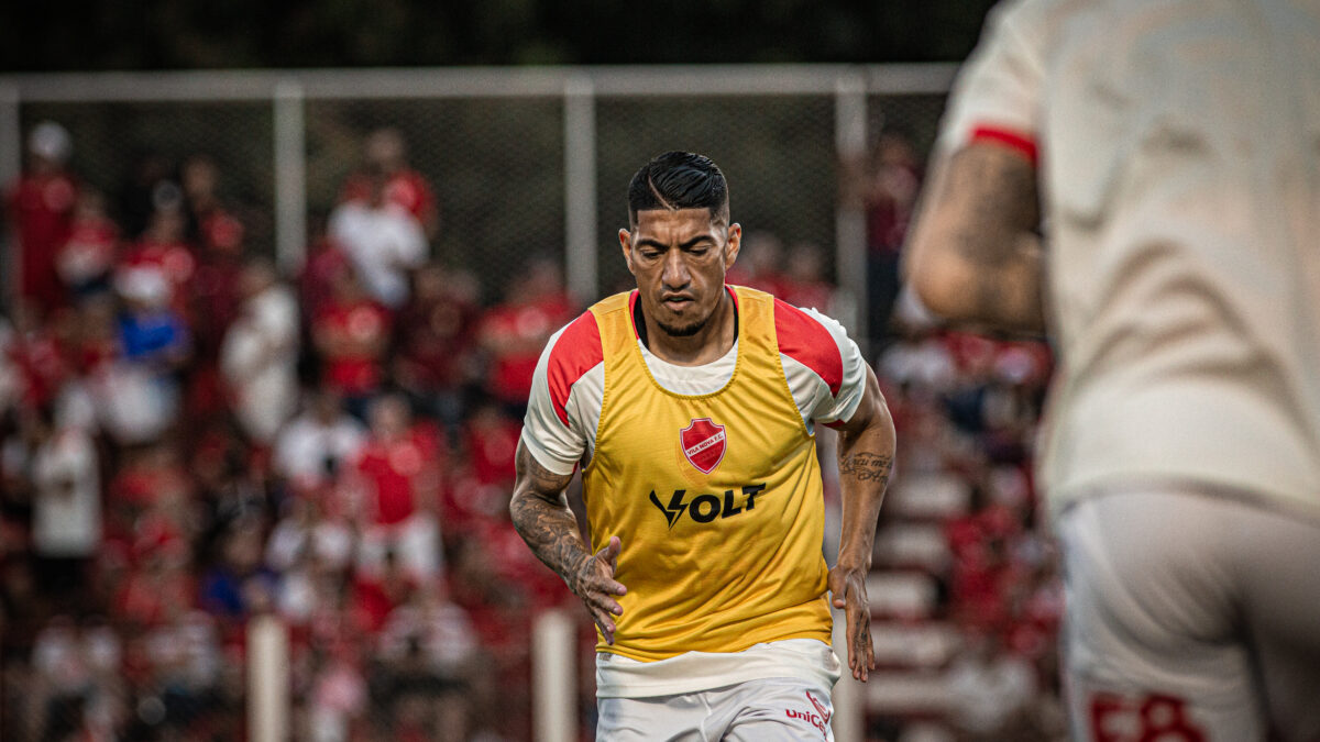 Ralf passa por cirugia e desfalca Vila Nova