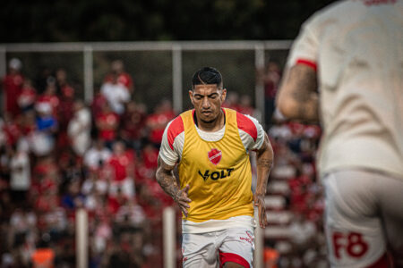 Ralf passa por cirugia e desfalca Vila Nova