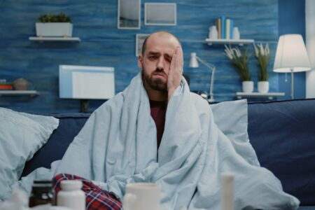 'Gripe masculina' não existe, mas homens e mulheres respondem de forma diferentes a processos infecciosos, afirmam especialistas