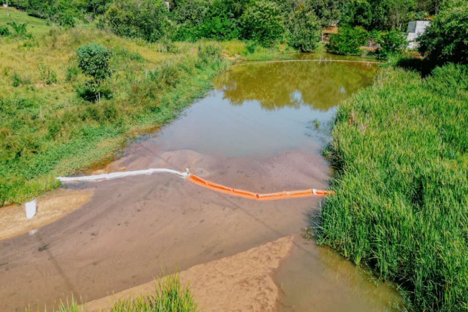 córrego-senador-canedo-contaminado