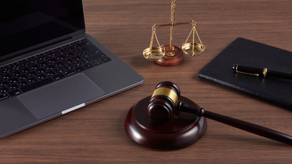 Imagem de martelo de tribunal